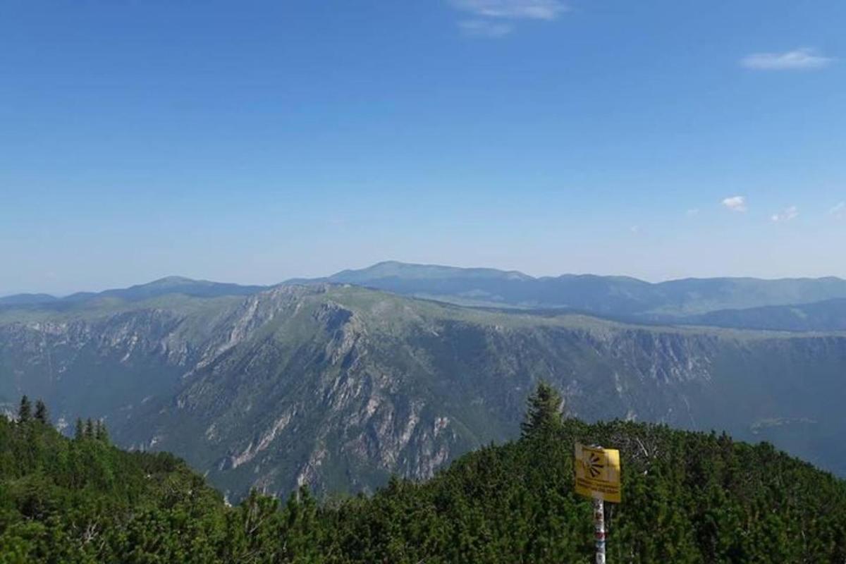 pohled na horu s cedulí