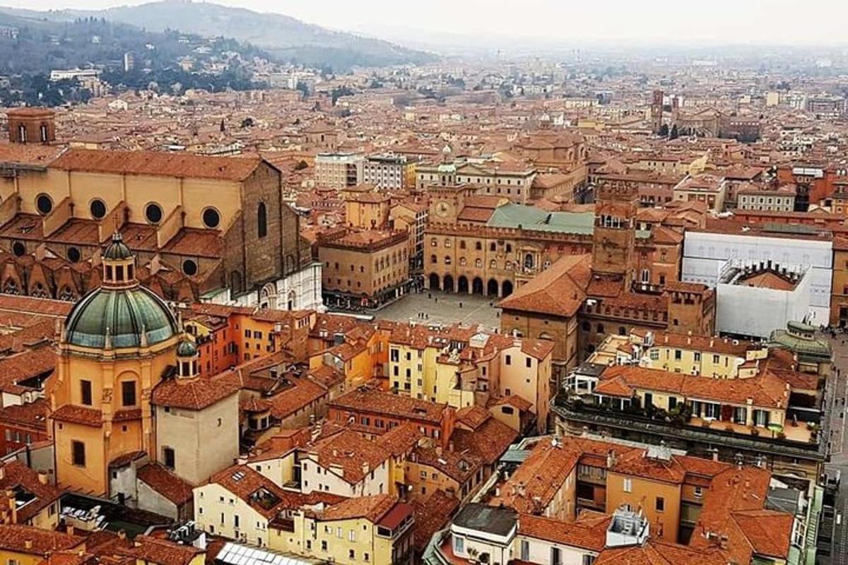 una vista aerea di una città con edifici