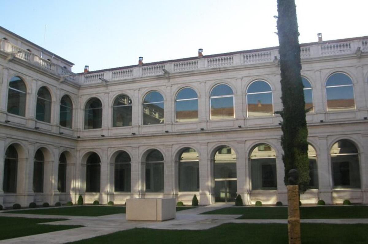 a large white building with a lot of windows