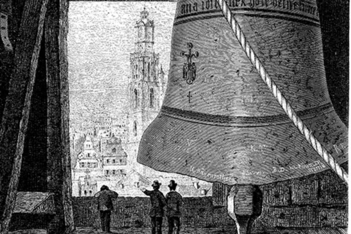 Un dibujo en blanco y negro de un gran barco.