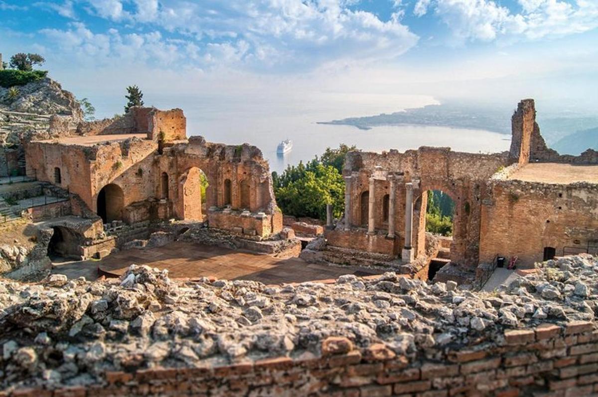 μια εικόνα από τα ερείπια της αρχαίας πόλης