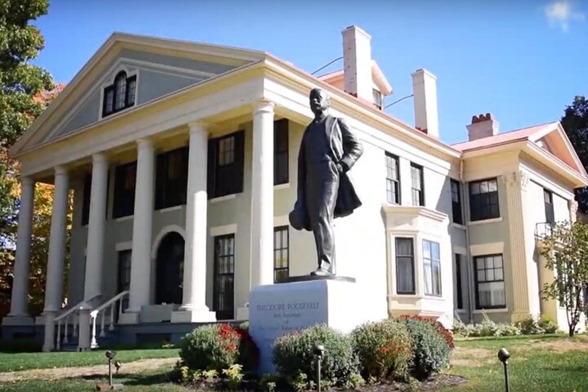 a statue of a man in front of a building