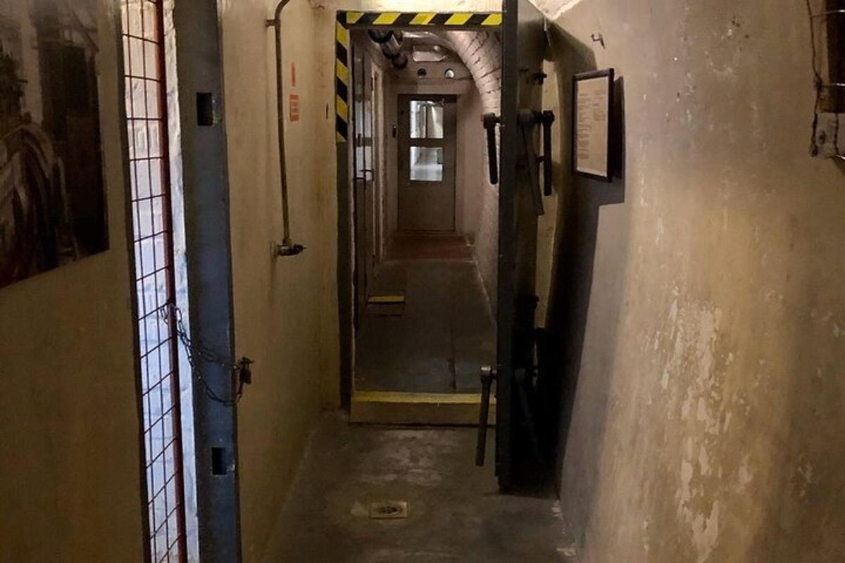 an empty hallway with a door in a building