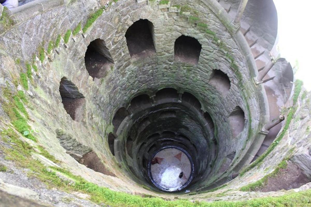 vaade tunnelile, milles on augud
