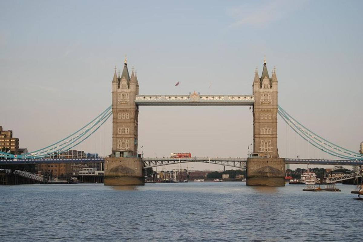 viseči most čez vodo v Londonu