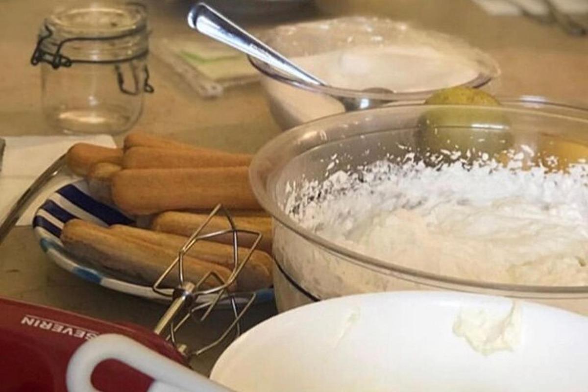 köögipind kausi jahu ja mõne hot dogiga