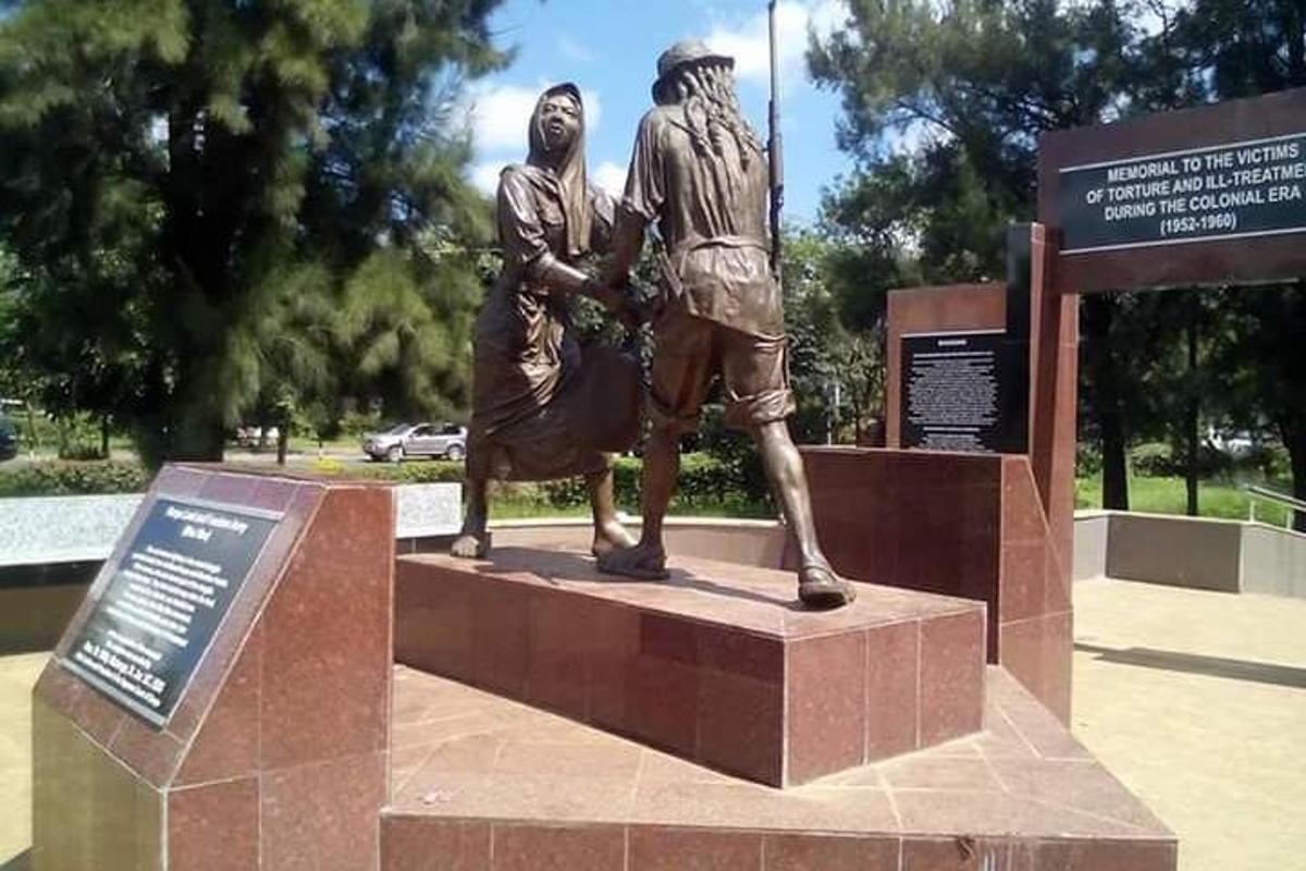 a statue of a man and a woman on a horse