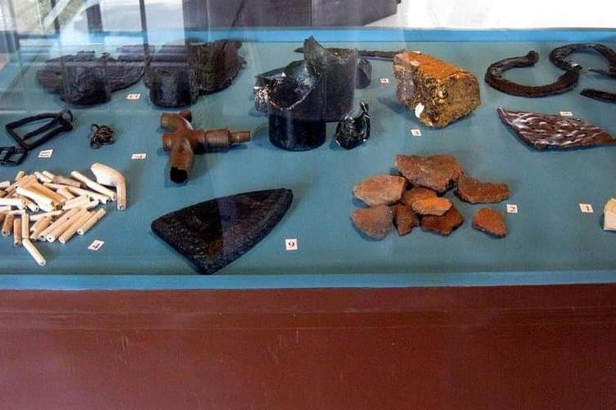 una tabella con diversi tipi di rocce e minerali