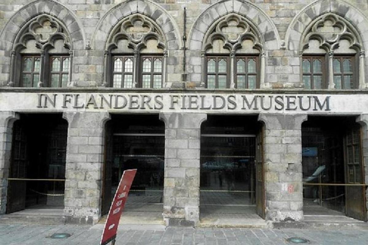 budova s cedulí, která v Handlers Fields Fields Museum čte