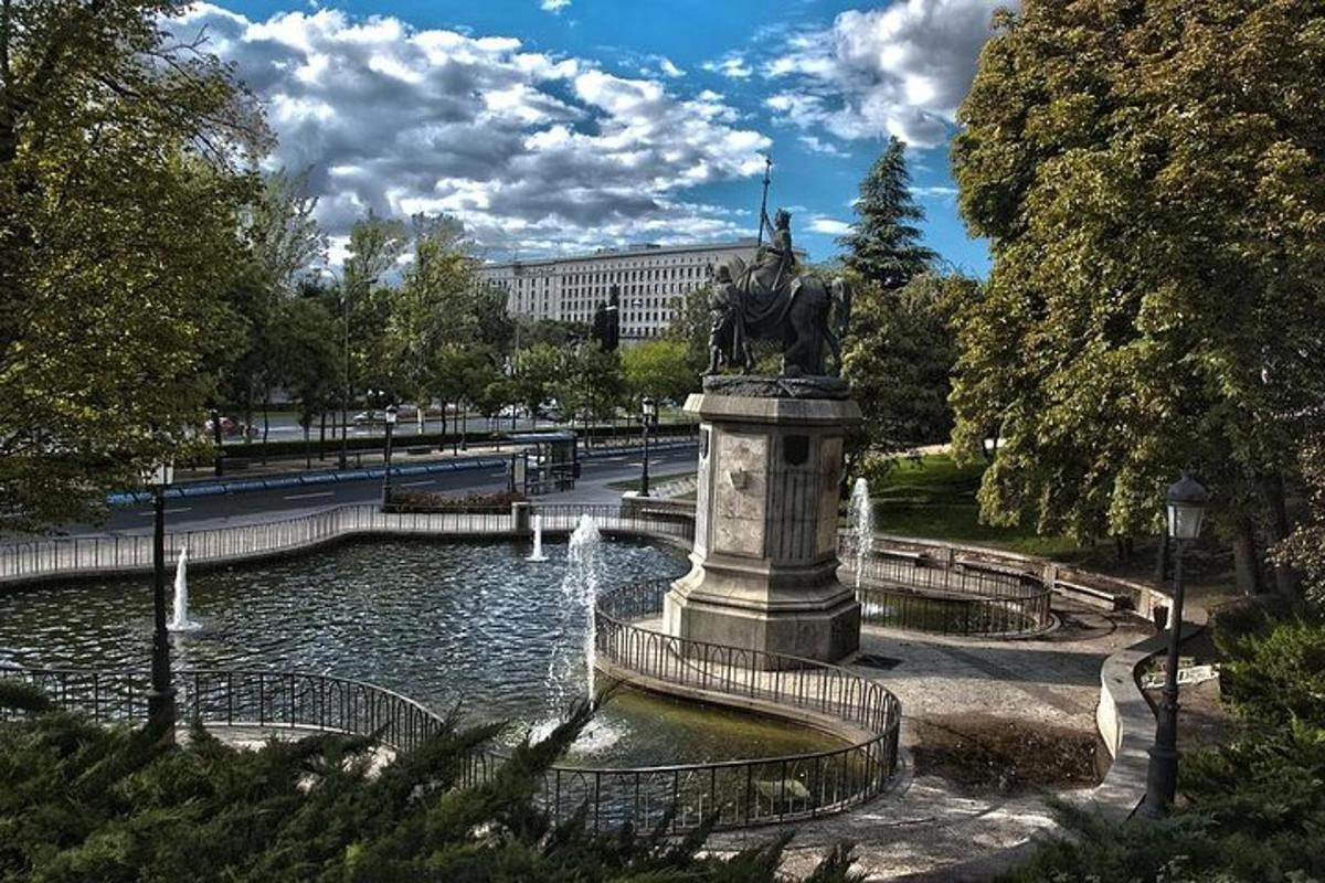 kuju pargis purskkaevu keskel