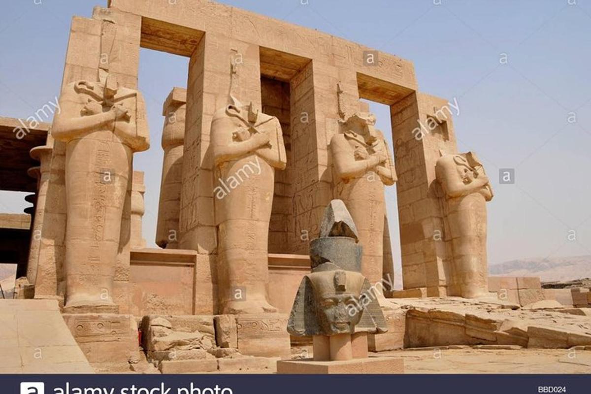 kujudega tempel iidses linnas