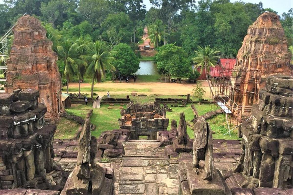 pemandangan reruntuhan kuil kuno