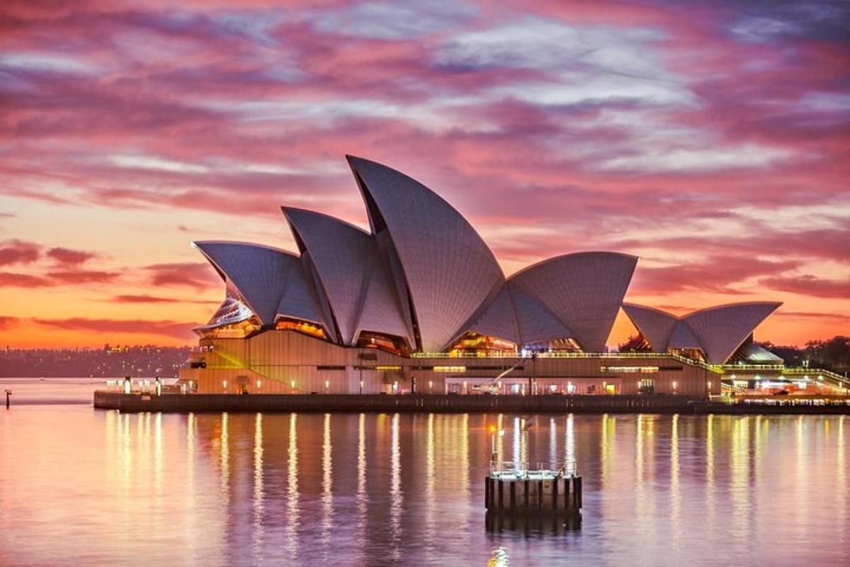 pohled na operu v Sydney při západu slunce