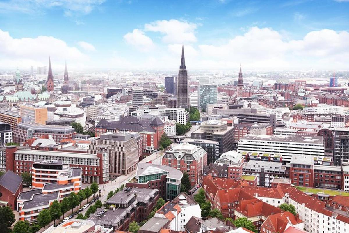 una vista aerea di una città con edifici alti