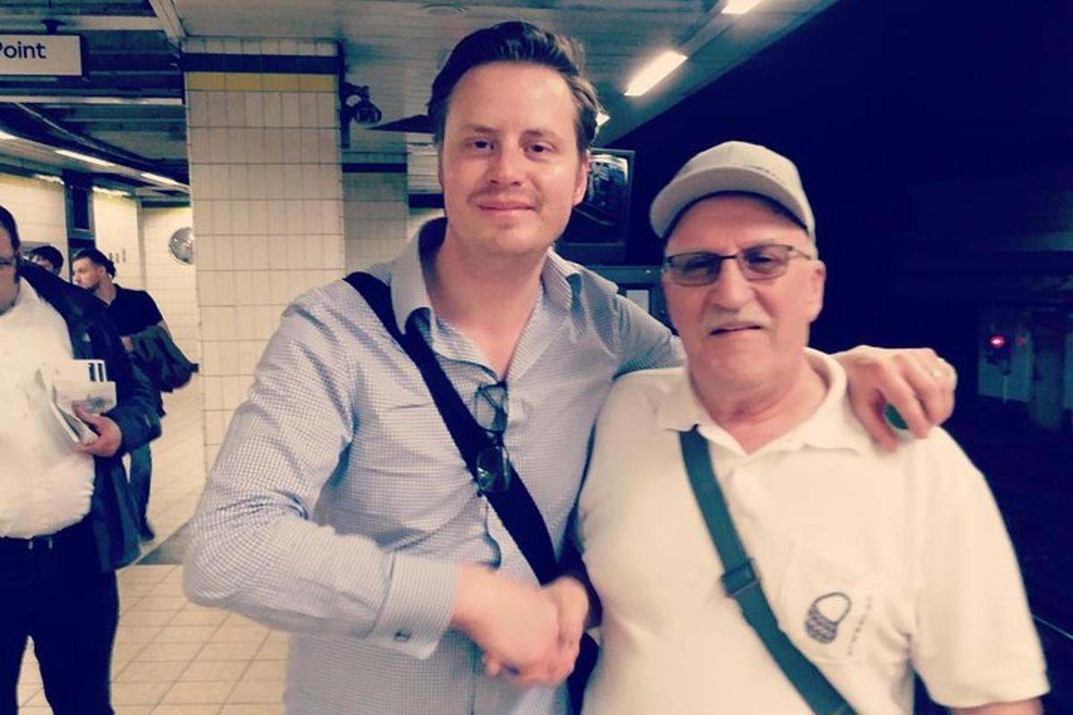 mees ja naine seisavad teineteise kõrval