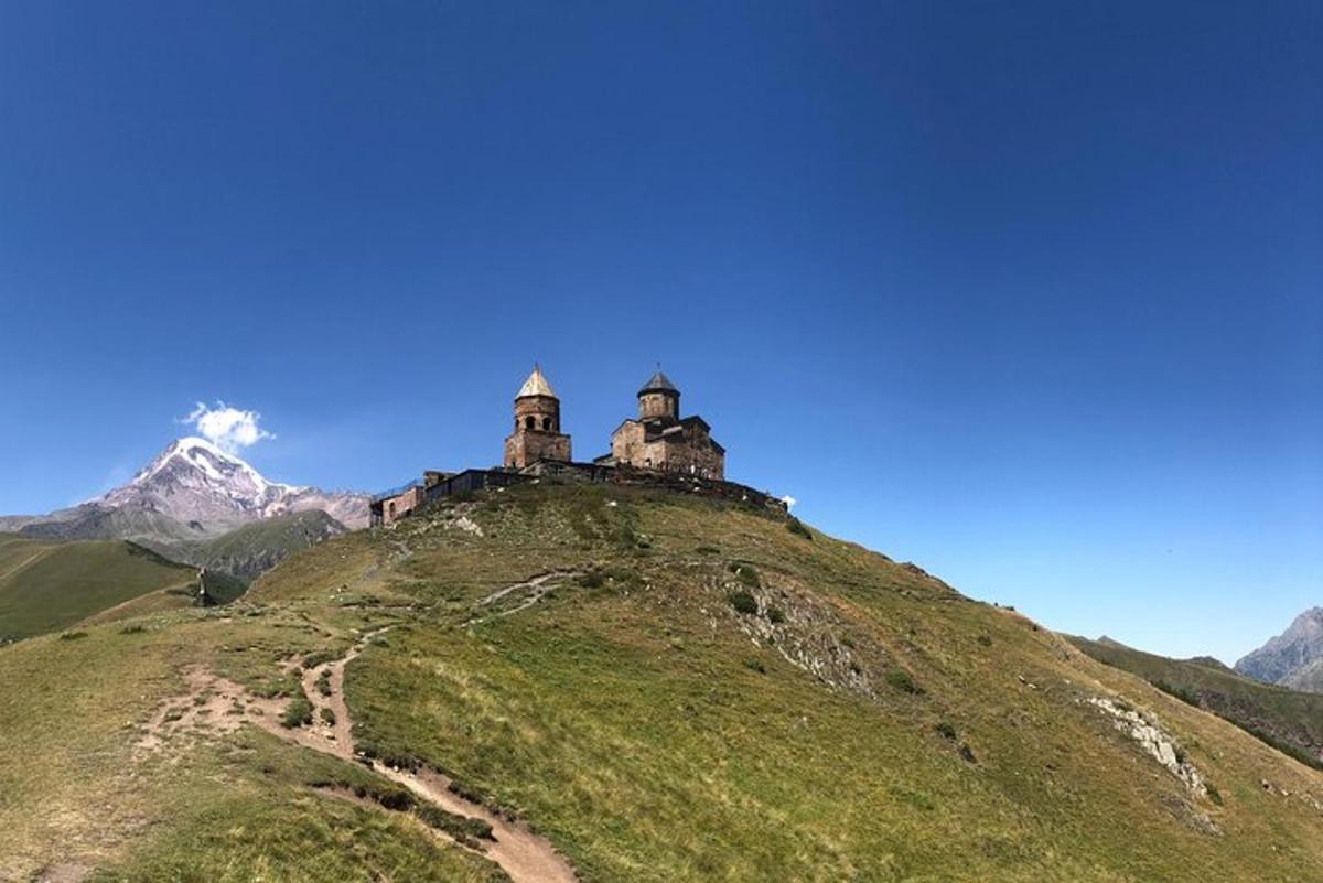 山顶上的城堡，有一座山