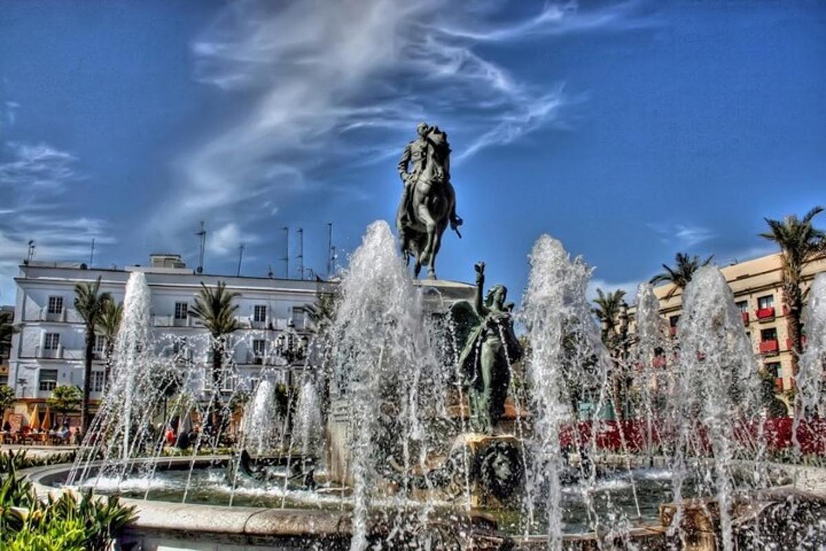 isang fountain na may estatwa sa harap ng isang gusali