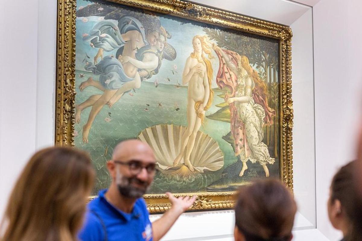 folk som står foran et maleri i et museum