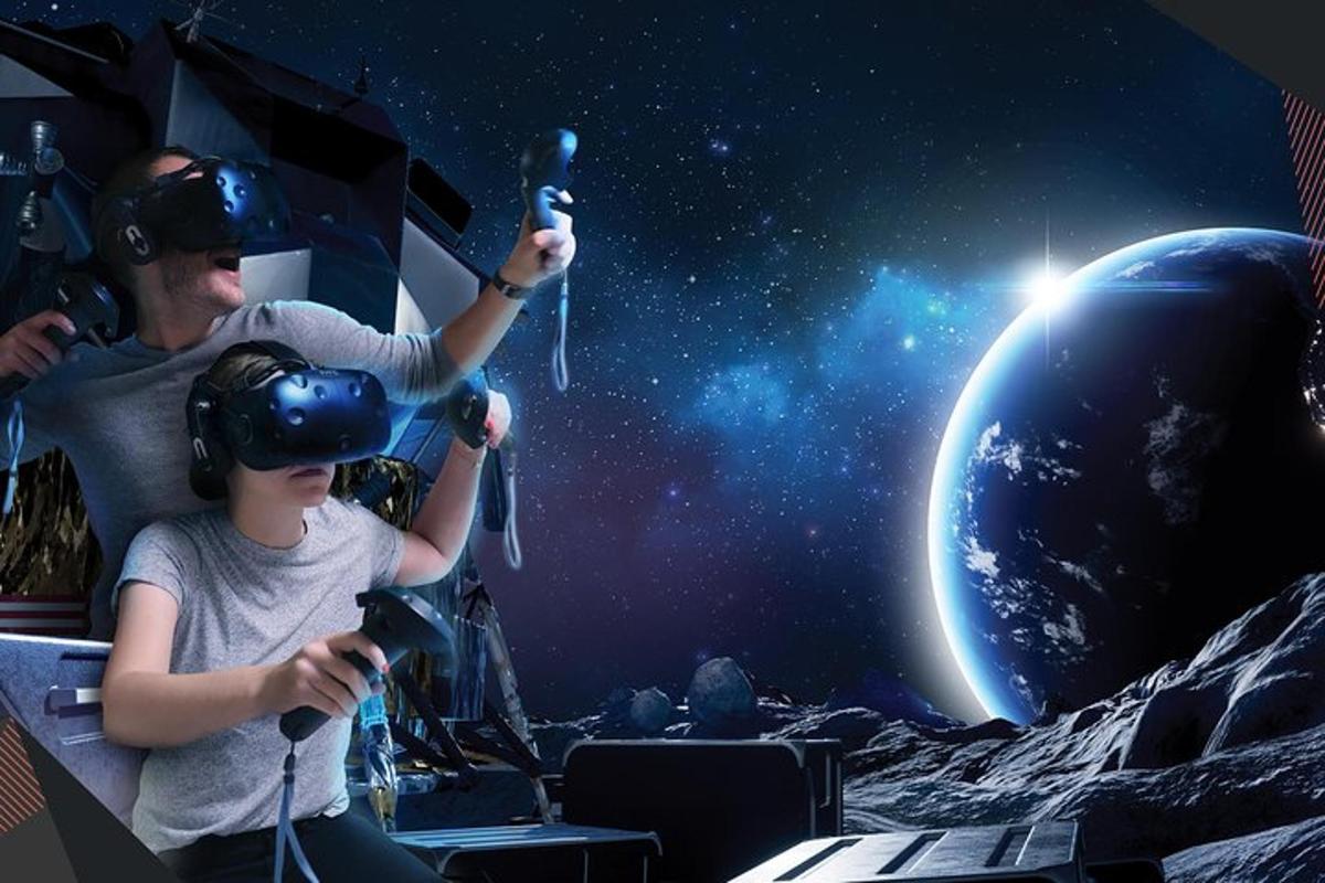 muž a žena s brýlemi pro virtuální realitu