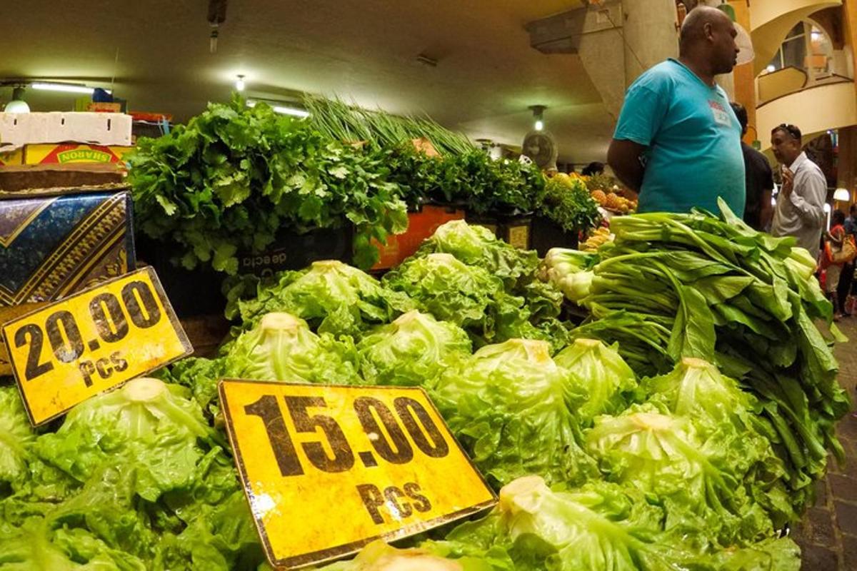 toidupoes müügil hunnik salatit
