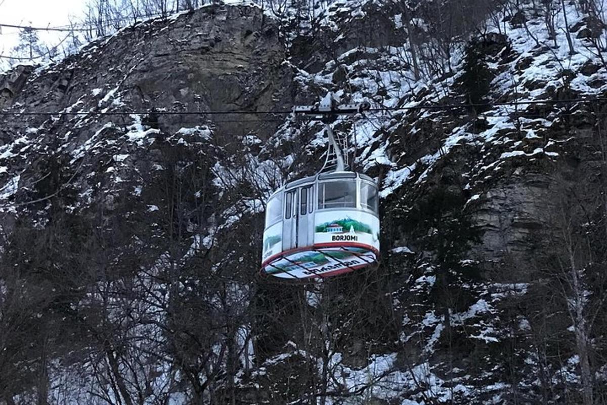 kláfferja hangir á fjalli