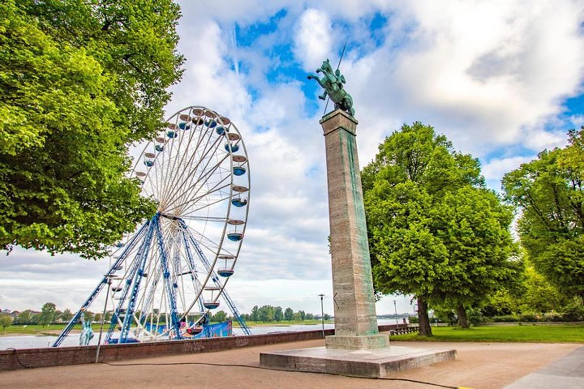 stytta fyrir framan parísarhjól