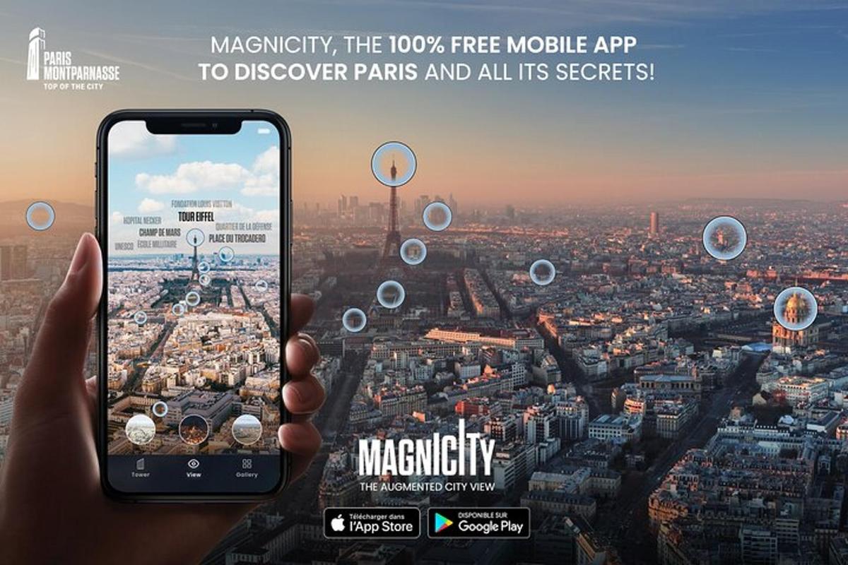 una persona che tiene in mano un cellulare per scattare una foto di una città
