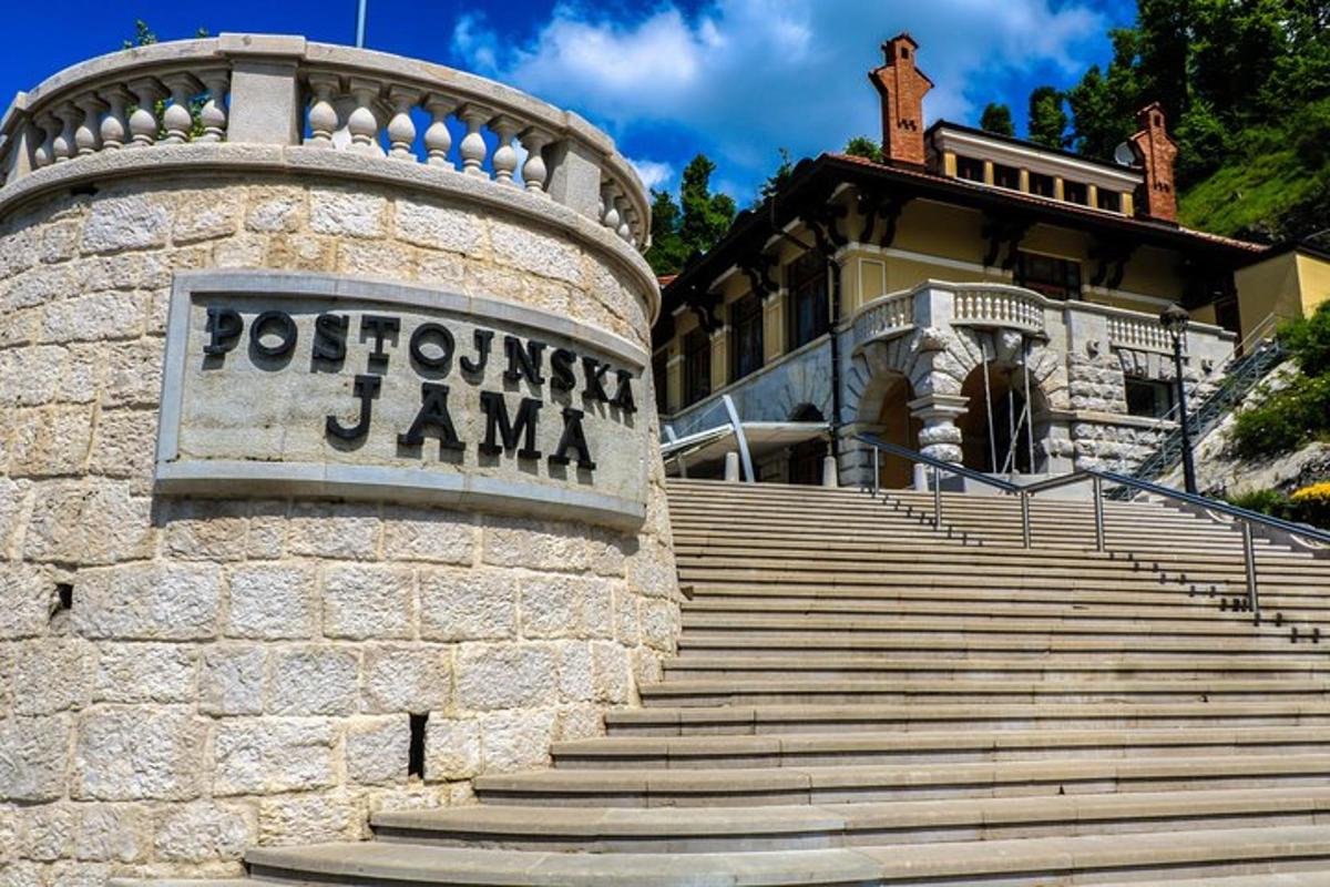 kamenná zeď s nápisem Potomac Januari