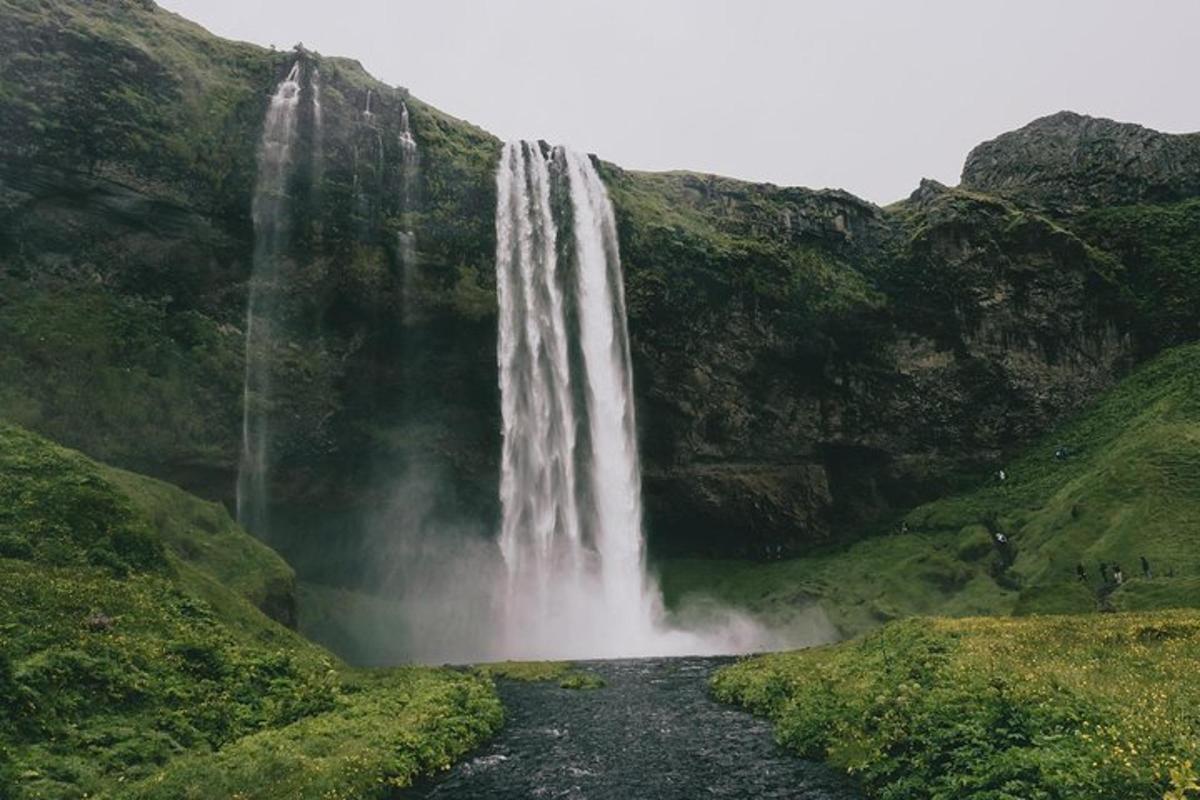 foss á fjallshlíð