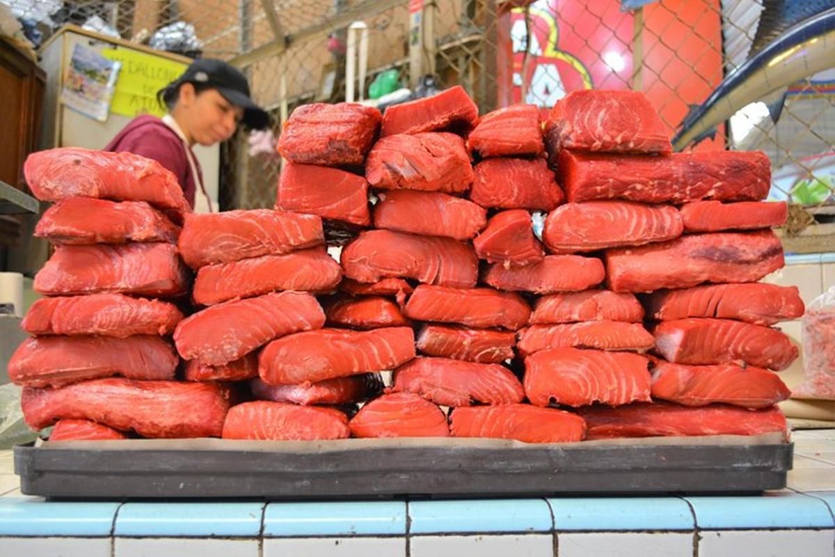 積み重ねられたホットドッグの山