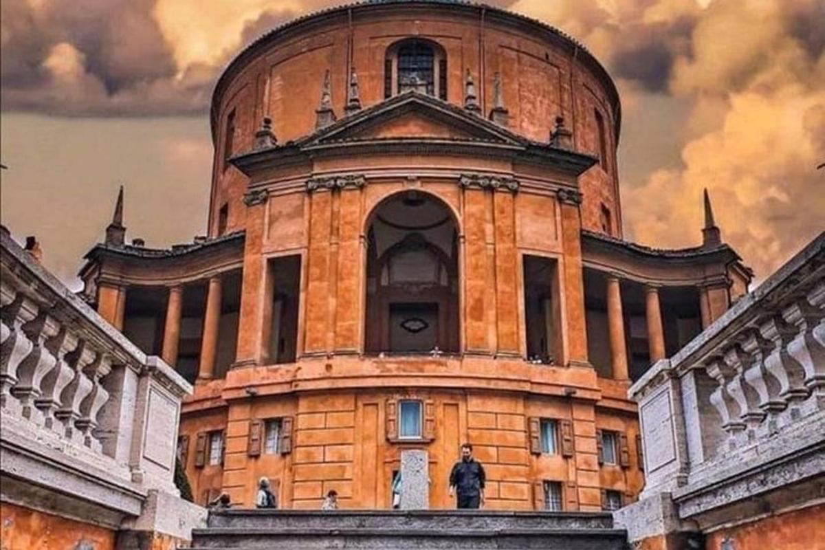 a building with a dome on top of it