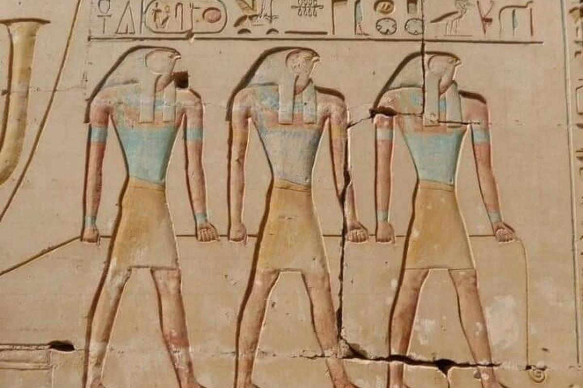 sebuah fragmen lukisan threeummiesciusciusciusciusciusciusciuscius
