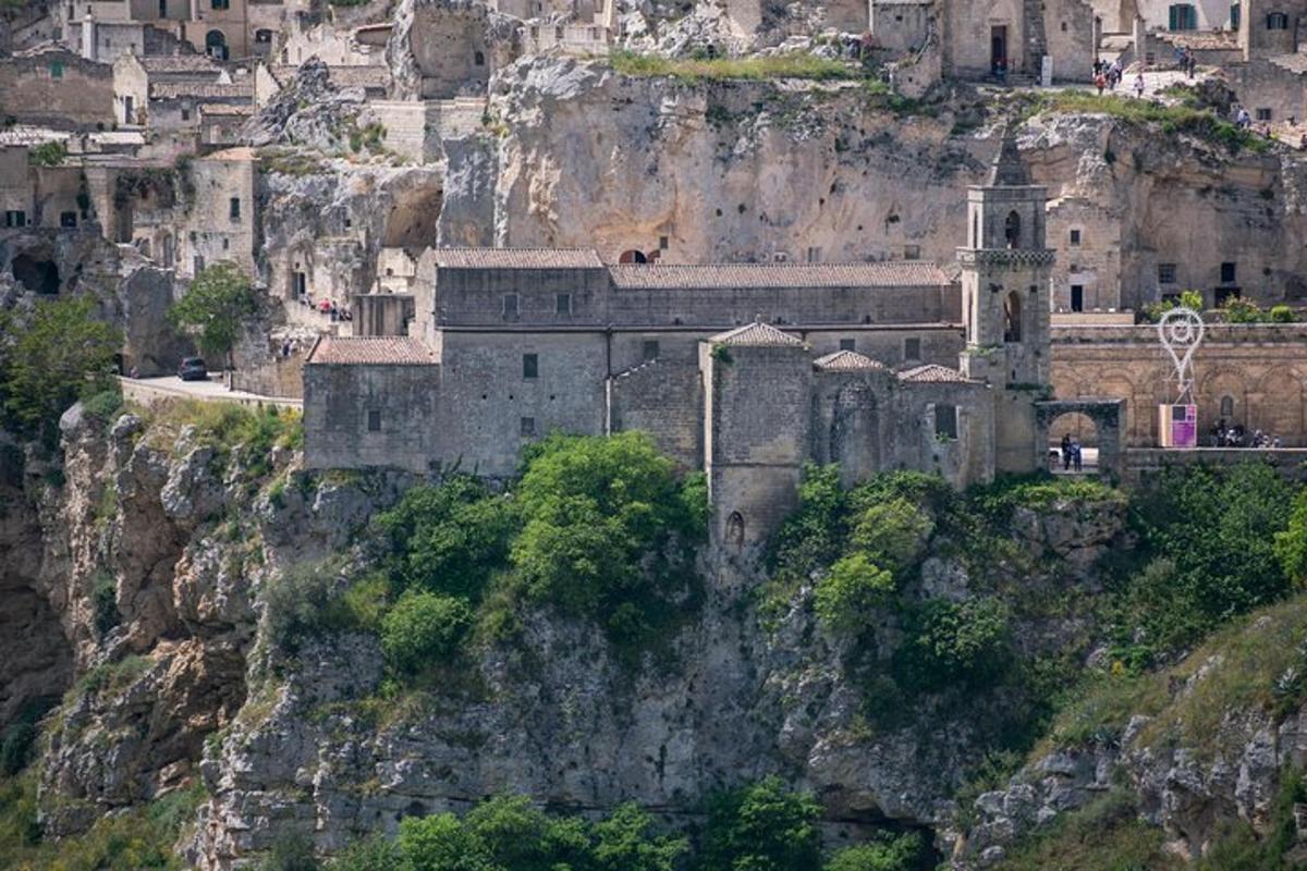 an old building on the side of a mountain