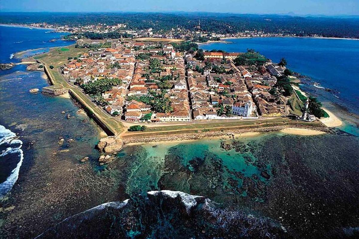 zračni pogled na otok u vodi
