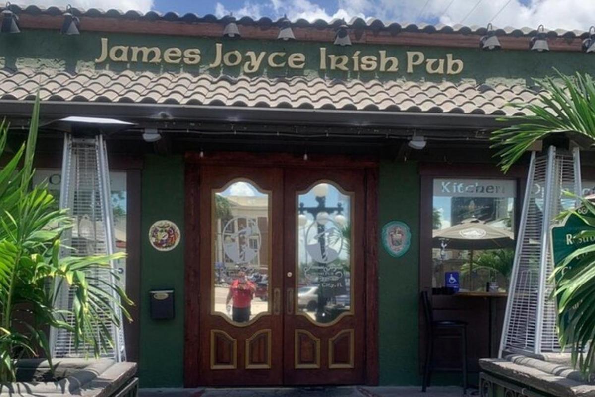 Írsk krá með hurð í James Jones Lodge