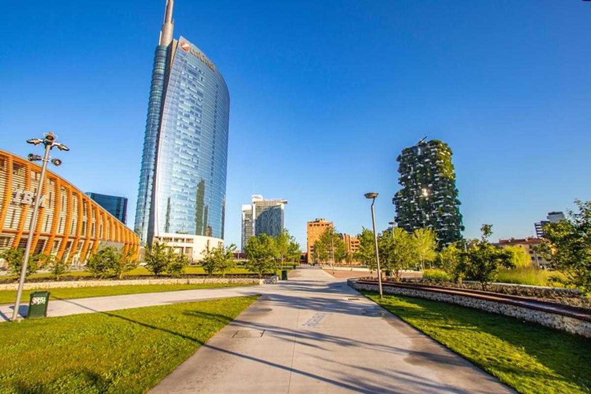 vaade linnale, kus asub kõrge hoone