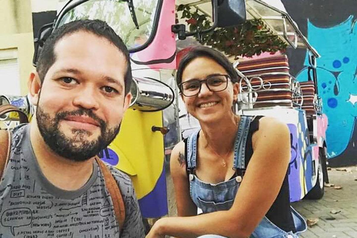 un home i una dona posant per a una foto