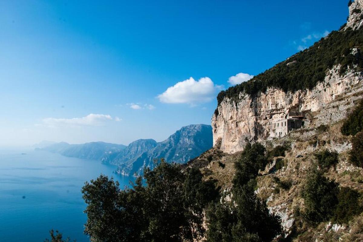 θέα στην ακτή Αμάλφι και τον ωκεανό