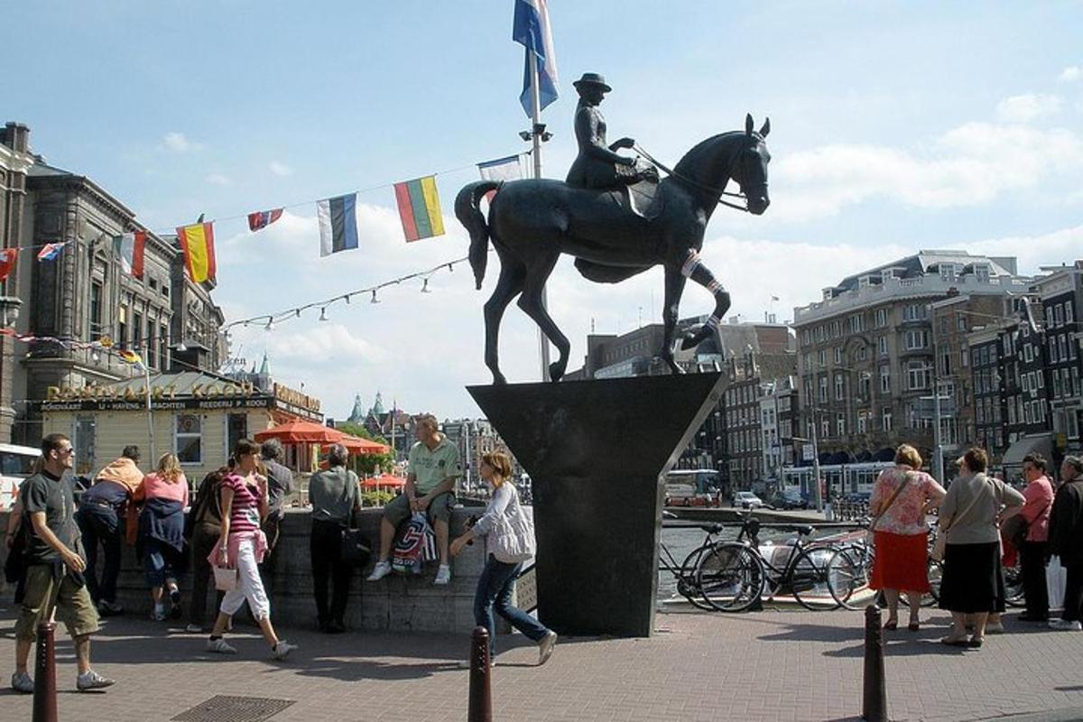 a statue of a man riding a horse in a city