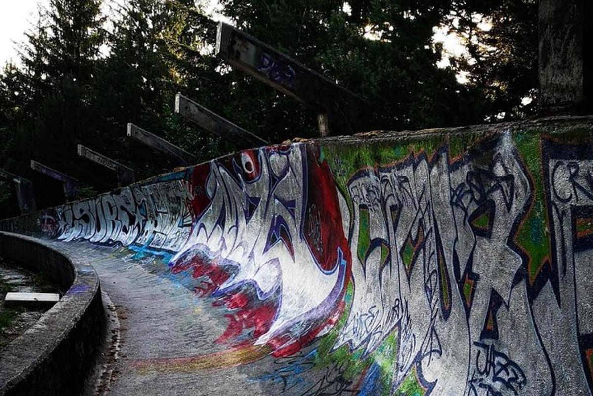 grafitiga kaetud sein rulapargis