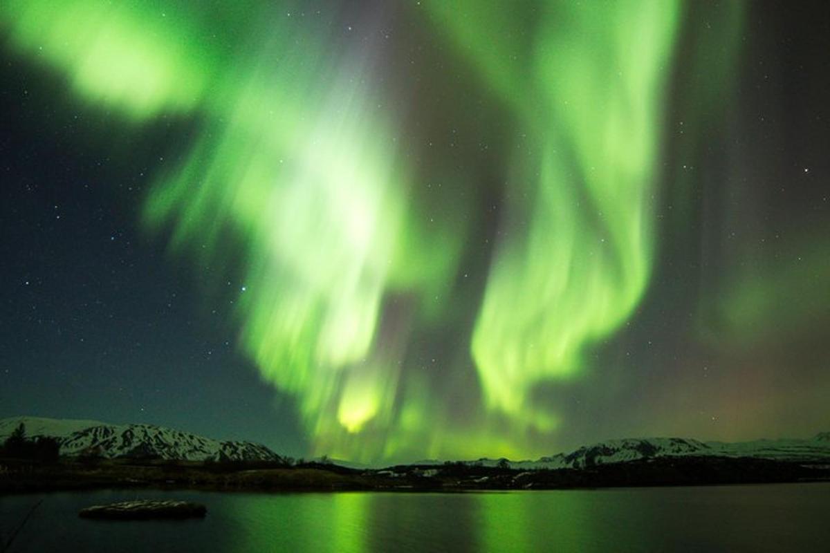 kuva revontulista taivaalla