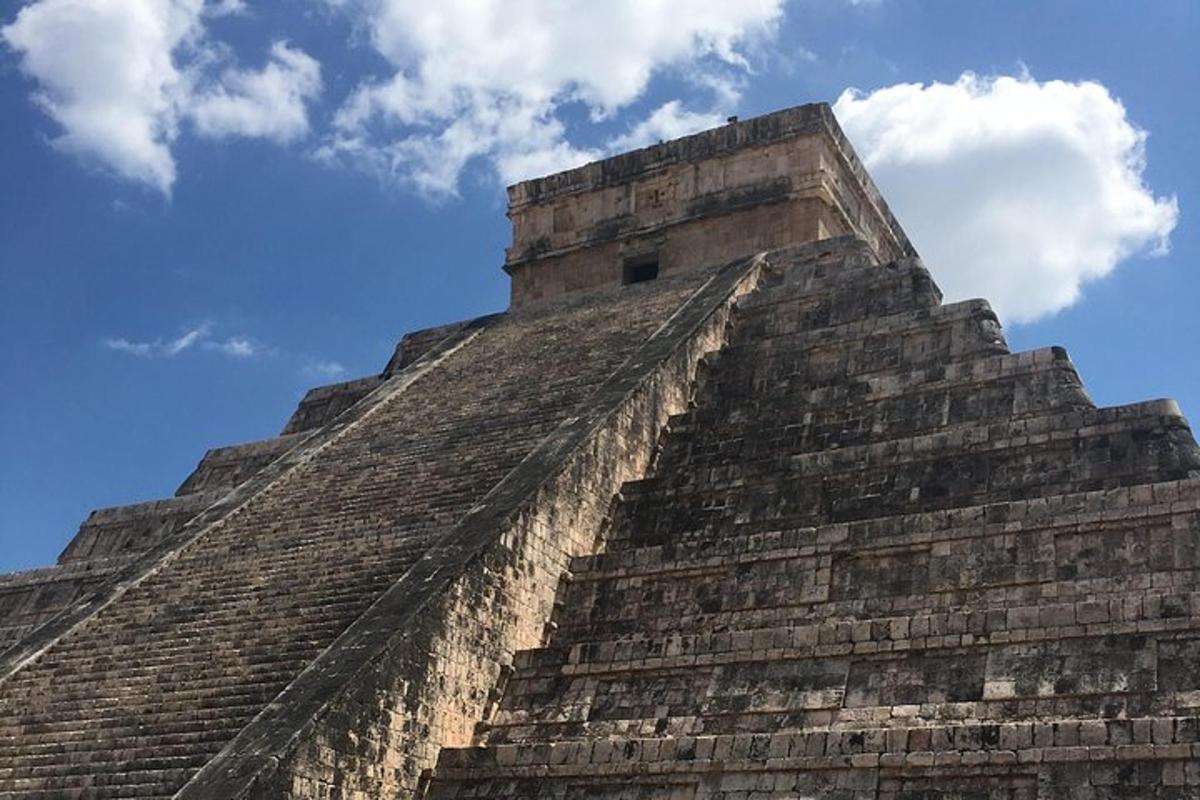 un'immagine della piramide Maya