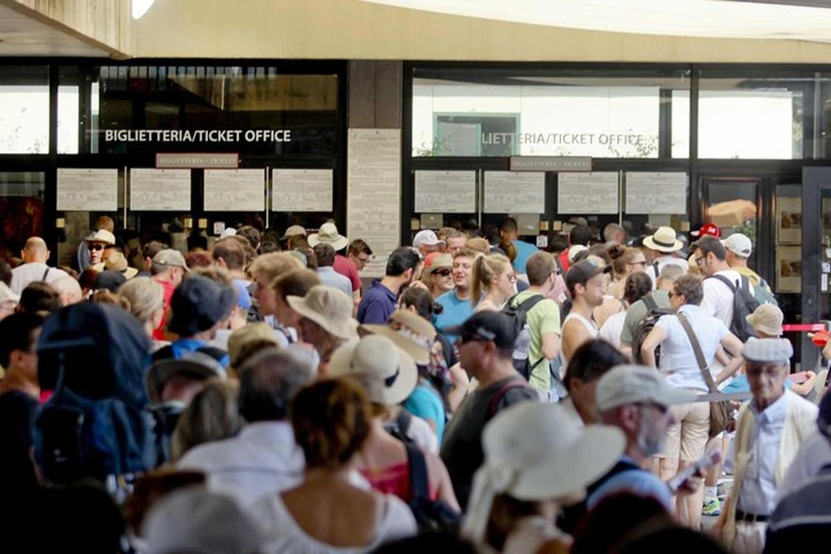 a crowd of people standing outside of a building