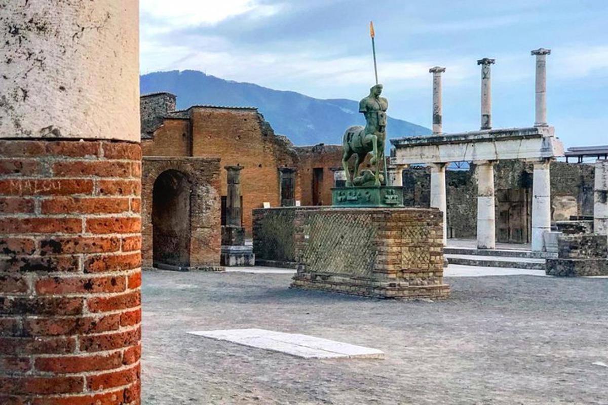 uma estátua de um homem a cavalo em frente a um edifício