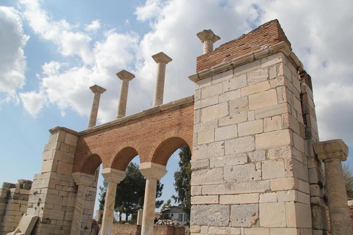 a brick building with pillars on top of it
