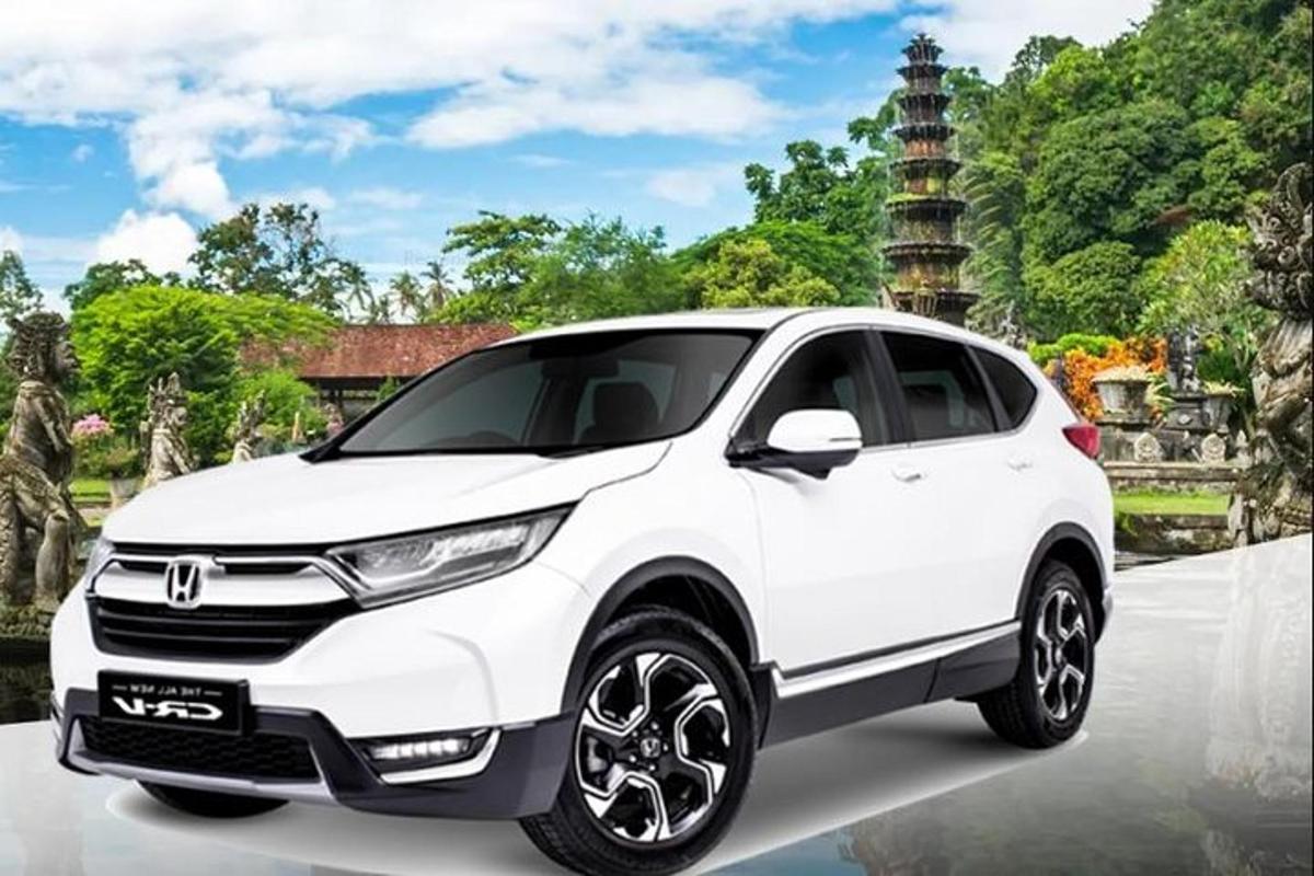 un Honda HR V blanc aparcat davant d'una pagoda