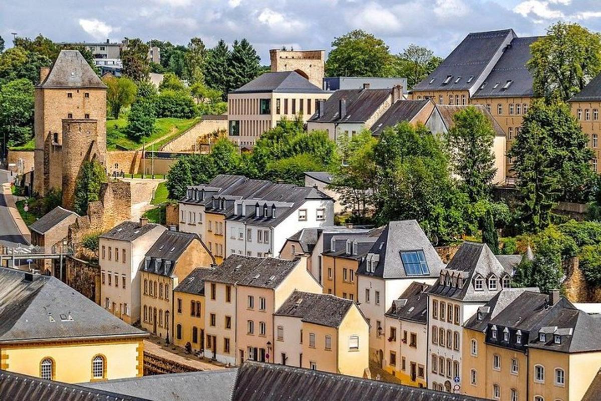 una vista aerea di una città con edifici