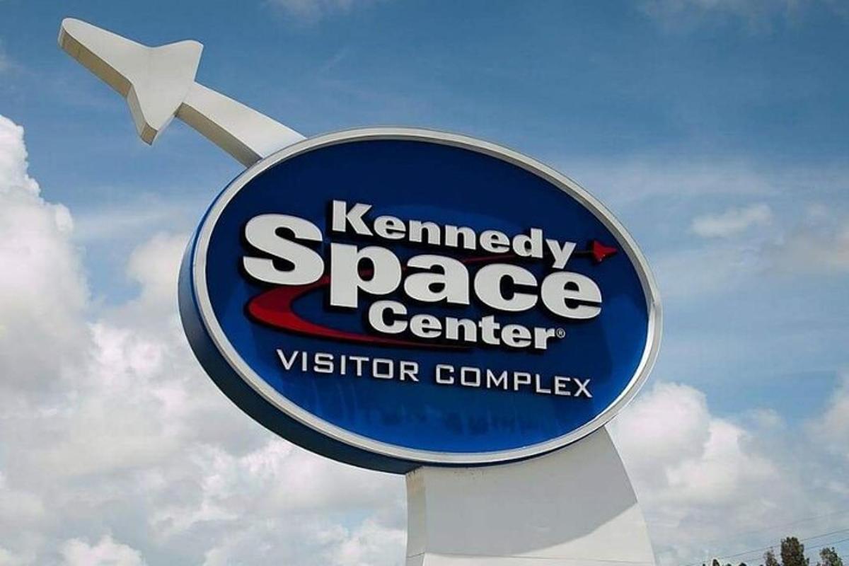 Kennedy kosmoso centro lankytojų komplekso ženklas