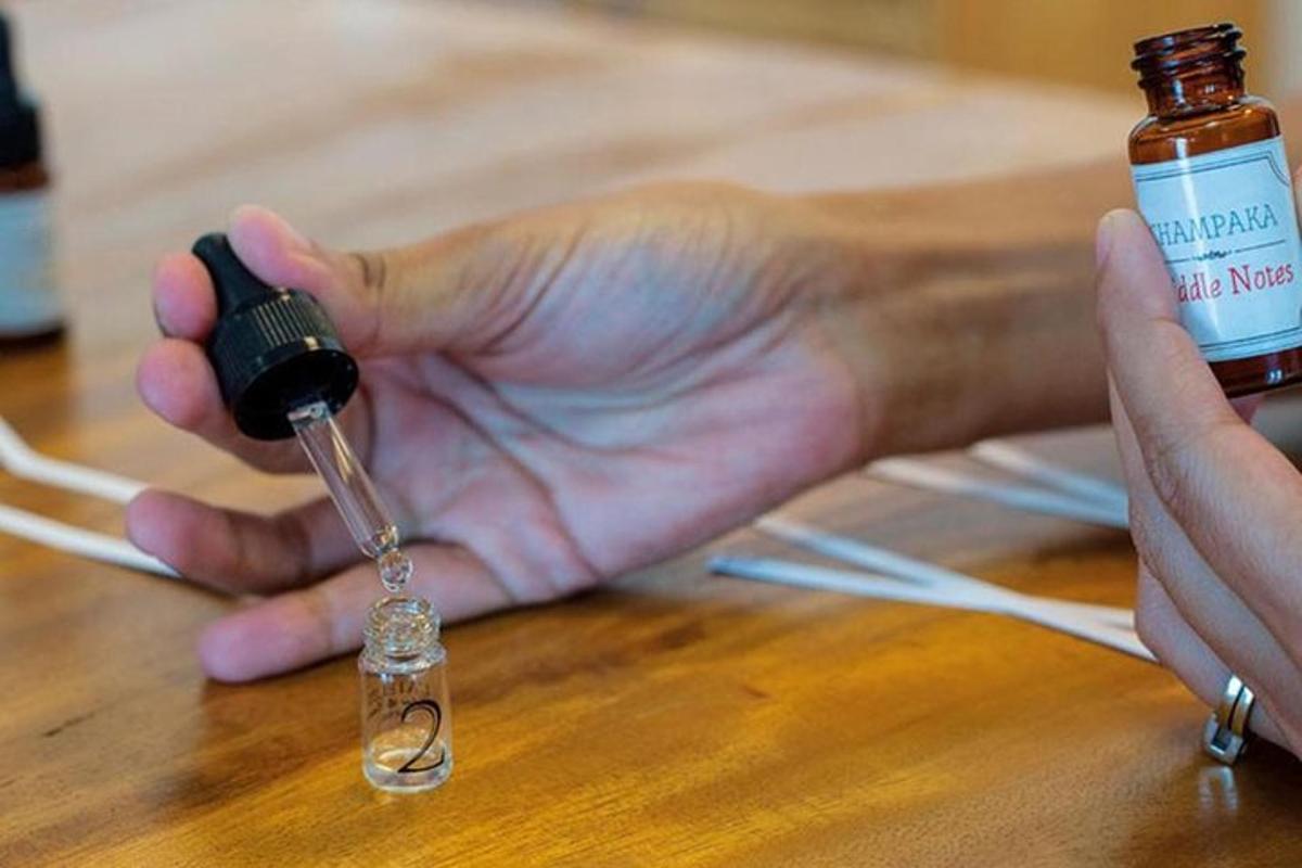 isang taong may hawak na bote na may syringe