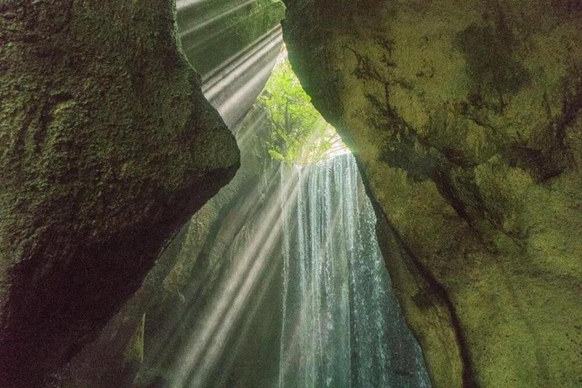 un dipinto di una cascata in una grotta